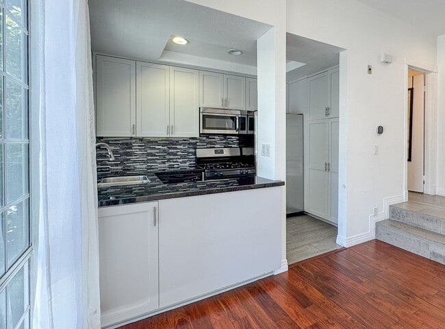 Photo - 1733 Malcolm Ave