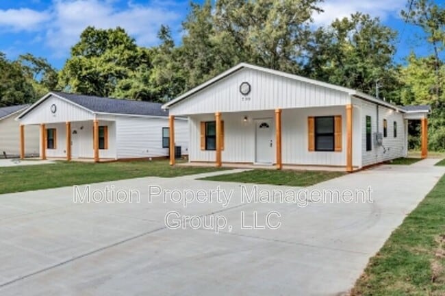 700 Carmen Ave