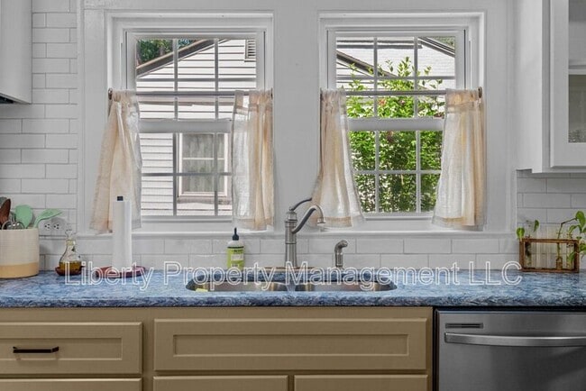 Photo - 619 Sunset Dr