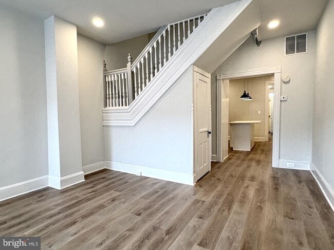 Photo - 406 W 28th St