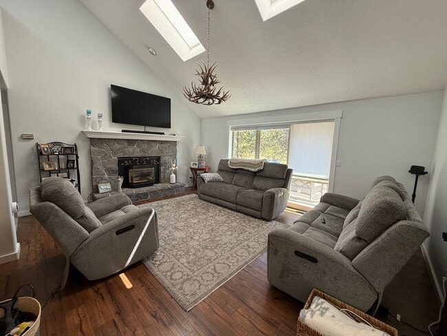 Photo - 3 Cinder Ln