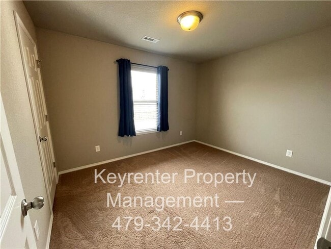 Building Photo - Spacious 3-Bedroom Springdale Home with Fenced Yard