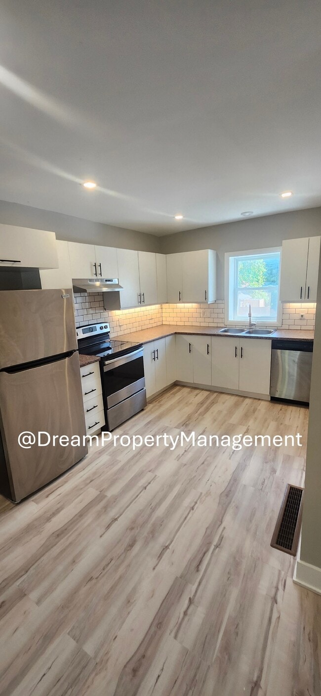 Photo - 420 Confederation St Unit 1 Upper