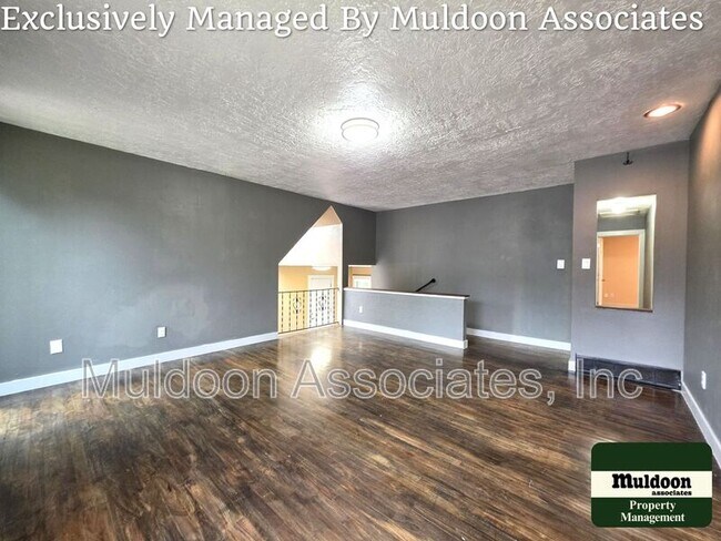 1450 Luna Vista St