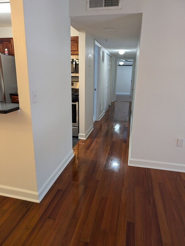 Photo - 3 Bedrooms 2 baths Immaculate condominium ... Unidad G