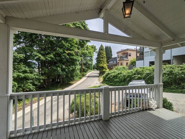 View up Ivy Street - 406 E Ivy St