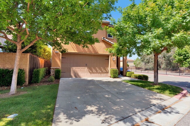 Photo - 1446 Sundial Way