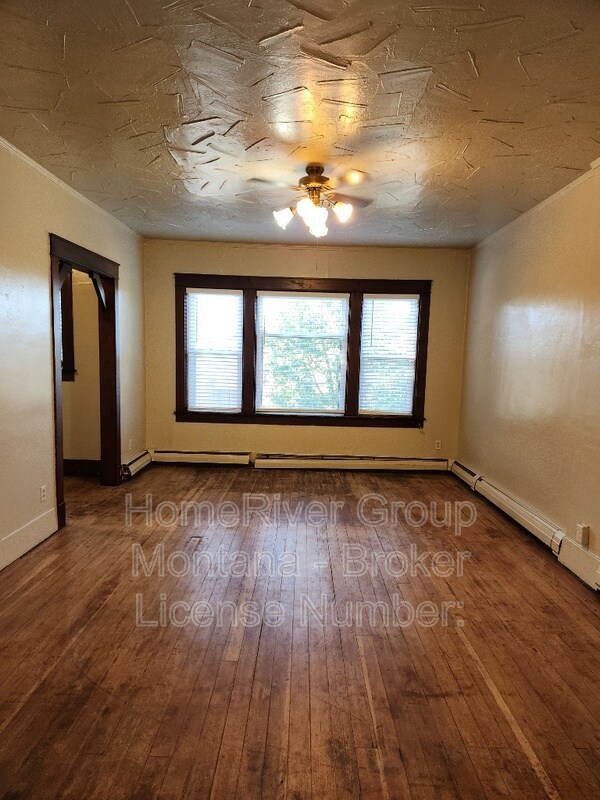 Photo - 542 S 3rd St W
