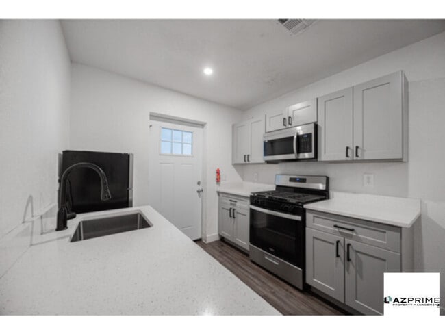 Photo - Charming Phoenix 1/1 Apartment with Modern Upgrades & Prime Location!
