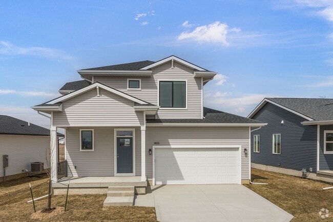 Building Photo - Stunning 3 Bedroom Home Nestled in Norwalk