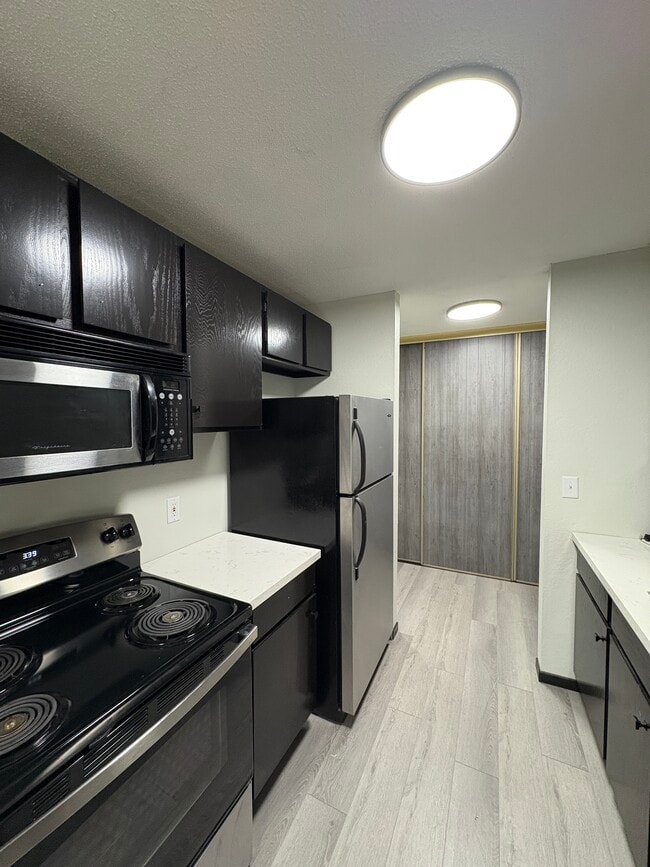 Building Photo - 907 Coulee Rd Unit 204