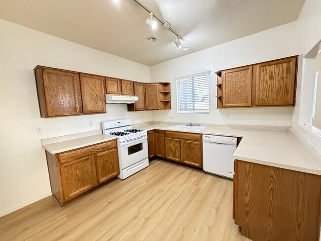 Photo - Carry Over Showing: This property has been shown before and will be rented to the first most qual...