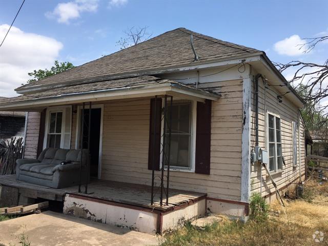 Building Photo - 803 S Neches St Rental