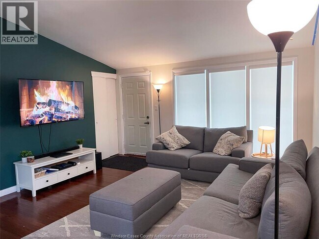 Photo - 1275 Belleperche Pl