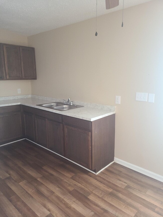 Photo - East Winds Apartments