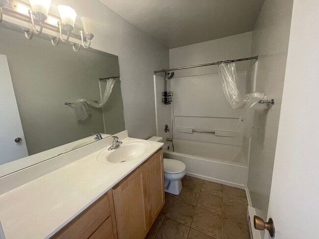 Photo - Lorandos Rental Unit 906-5 RENT