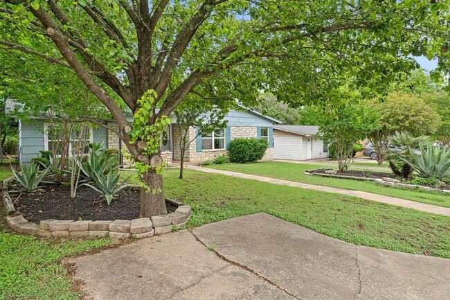 Photo - 1422 Yorkshire Dr
