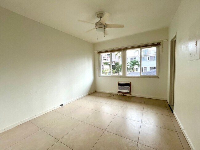 Photo - Waikiki: Upper Floor 1 Bed, 1 Bath Apartment Unidad E