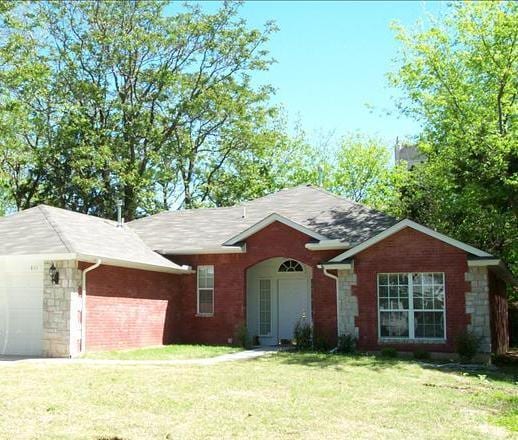 Building Photo - PRELEASING - July 2026 - (3) Bed/(2) Bath ...