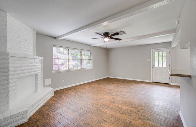 Photo - 947 W Bertrand St