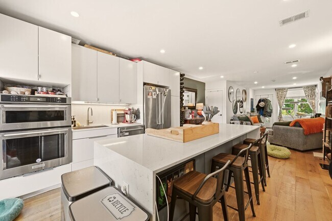 Photo - 1221 Oates St NE Unidad B