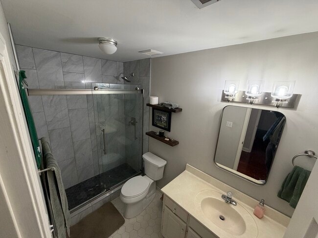 Primary Bathroom - 3201 Lenox Rd NE Unit 2