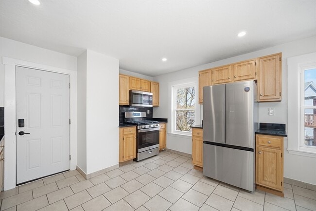 Building Photo - 117 Quincy St Unit 2