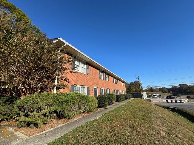 Building Photo - 2692 Callier Springs Rd SE Unit 2692 Callier Springs Rd. Apt. B