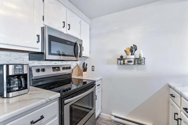 105 E Grand Ave Unit 7