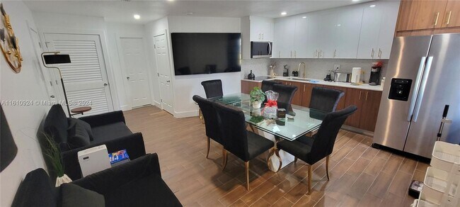 Photo - 984 SW 9th St Unidad 4