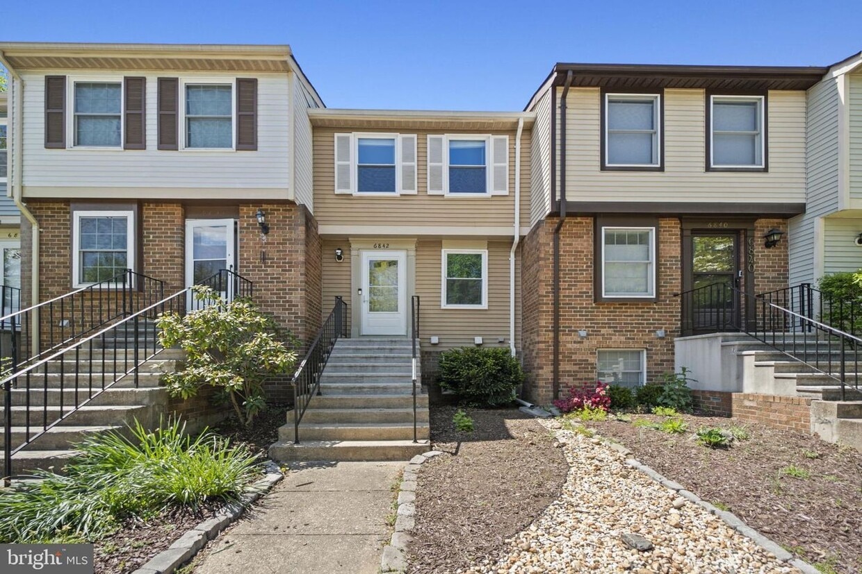 Photo - Welcome to 6842 Heatherway Ct – A Stylish, Updated Townhome Near Kingstowne!