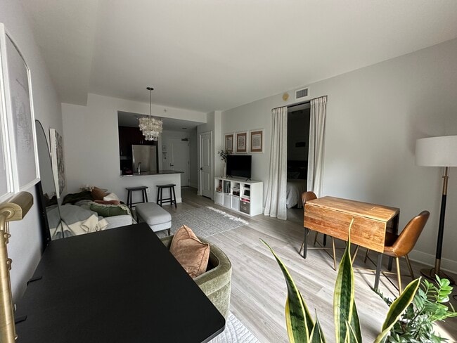 Building Photo - 4101 Albemarle St NW Unit 419