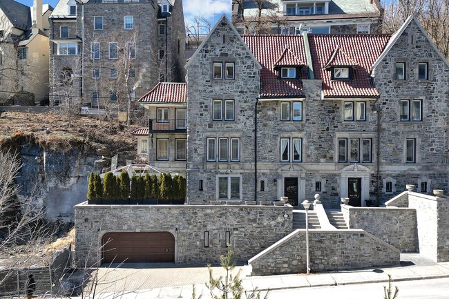 Building Photo - 1210 Rue Redpath-Crescent