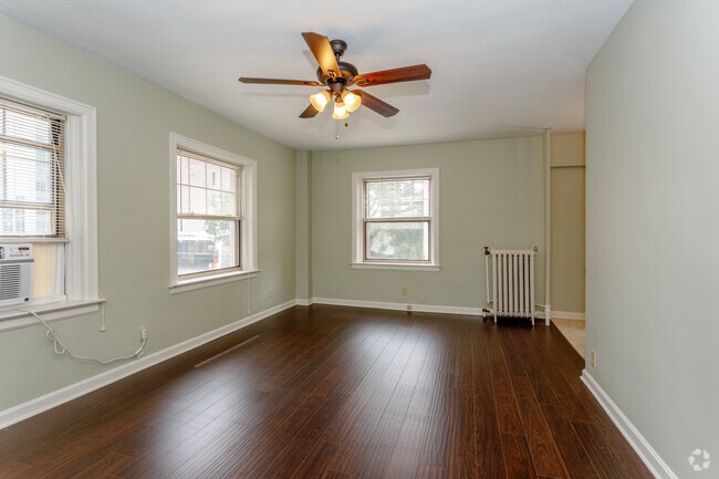 1BR, 1BA - 580 SF