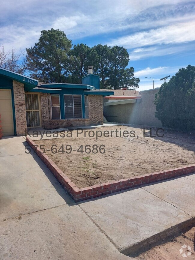 Building Photo - Coming Soon-Updated 3 Bedroom Centrally Lo... Rental