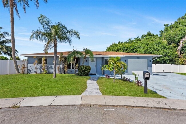 Photo - 1721 SW 10th St Casa