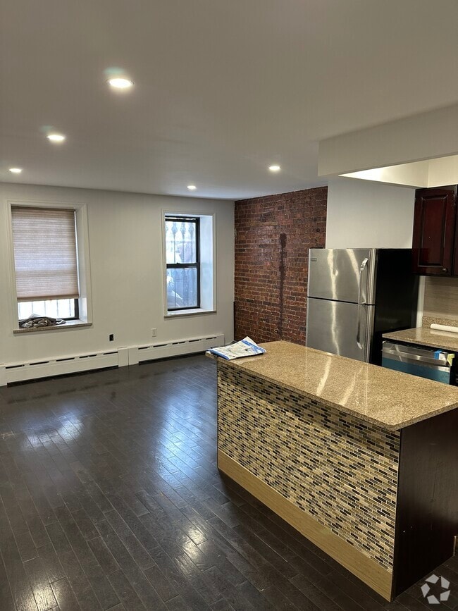 Building Photo - 625 Willoughby Ave Unit Apt# 1 Duplex