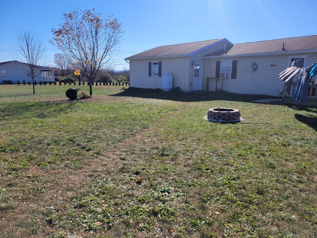 Photo - 635 N Middle Rd