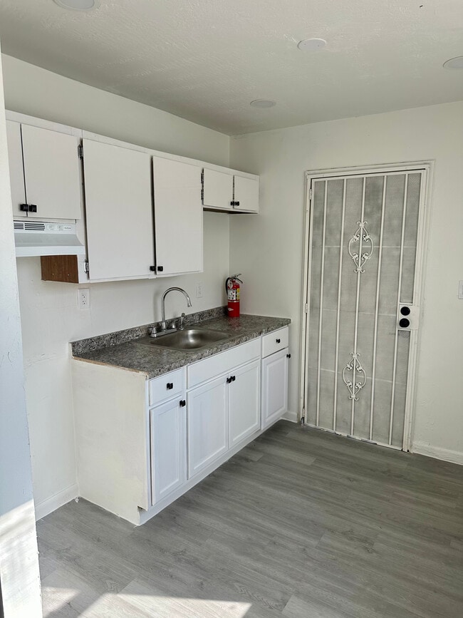 Photo - 656 SW 6th St