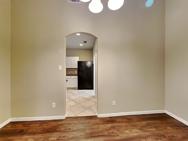 Photo - 2306 Hollyfield Ln