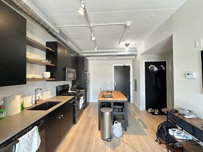 Photo - 941 W Belmont Ave Unit 306