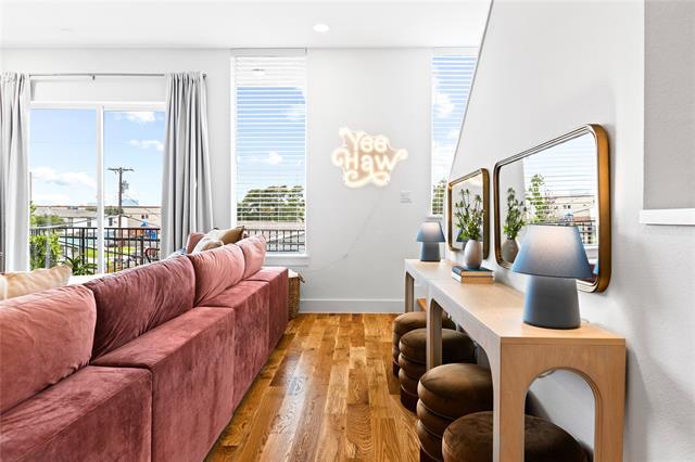 Photo - 1906 Annex Ave