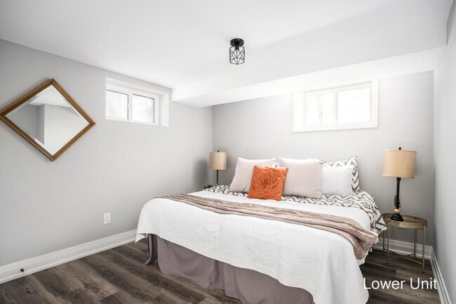 Photo - Stylish 2 Bedroom Apartment – All Utilities & Parking Included – $1,999/month Unité 2