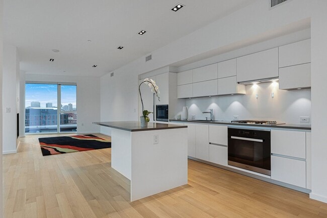 Photo - First Month's Rent FREE! Stunning East facing Pearl District condo located in The Vista Condomini... Unit 436