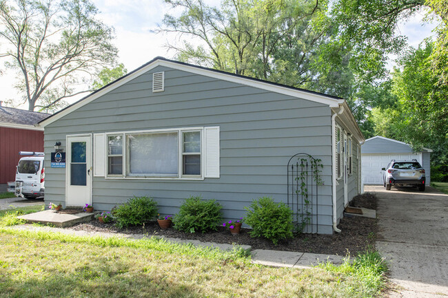 Building Photo - 1354 Rosewood-1354RO Rental