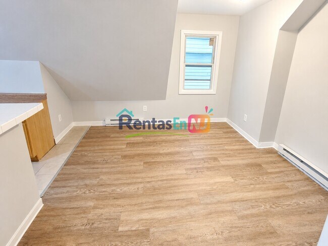 Photo - 214 Littleton Ave Unidad 3