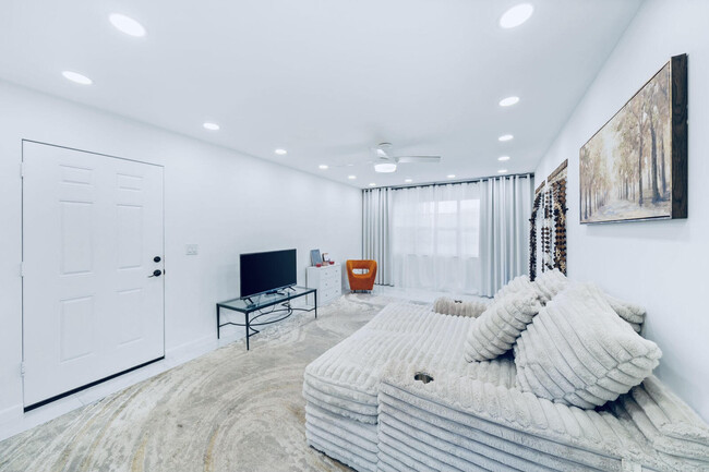 Photo - 129 Lake Carol Dr Unidad 129