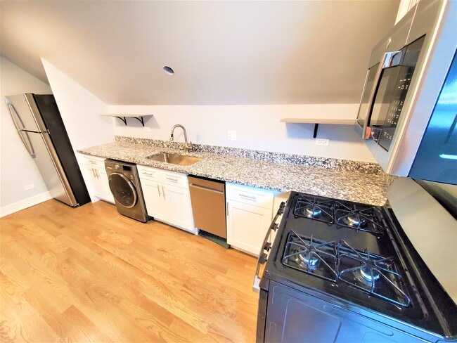 Photo - 5052 W Sunnyside Ave Unit 3