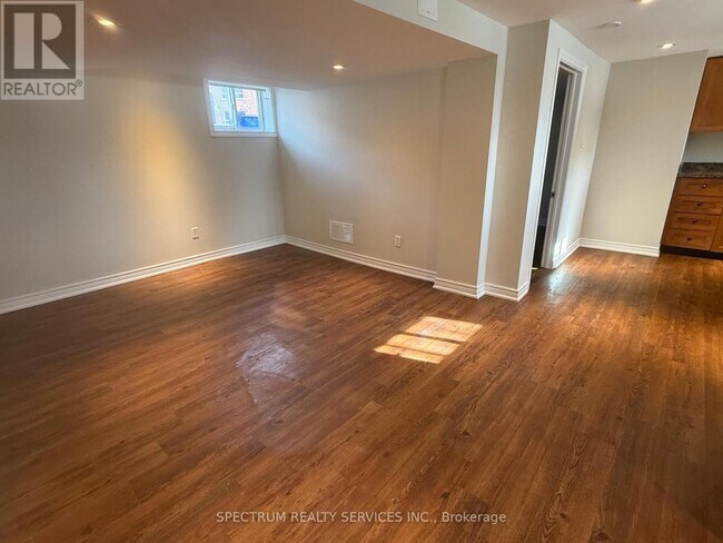 Photo - 1002 Weston Rd