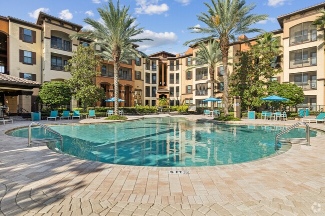 Piscina - The Courtney at Bay Pines